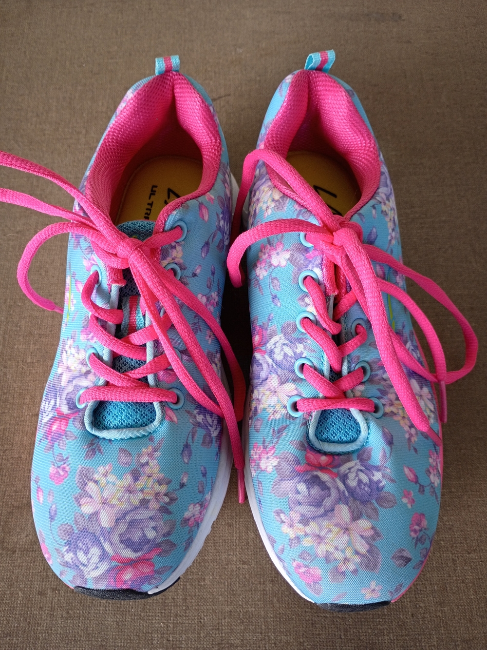L.A. Gear Kids Sz 3 Ultra Foam Lightweight Floral Sneakers